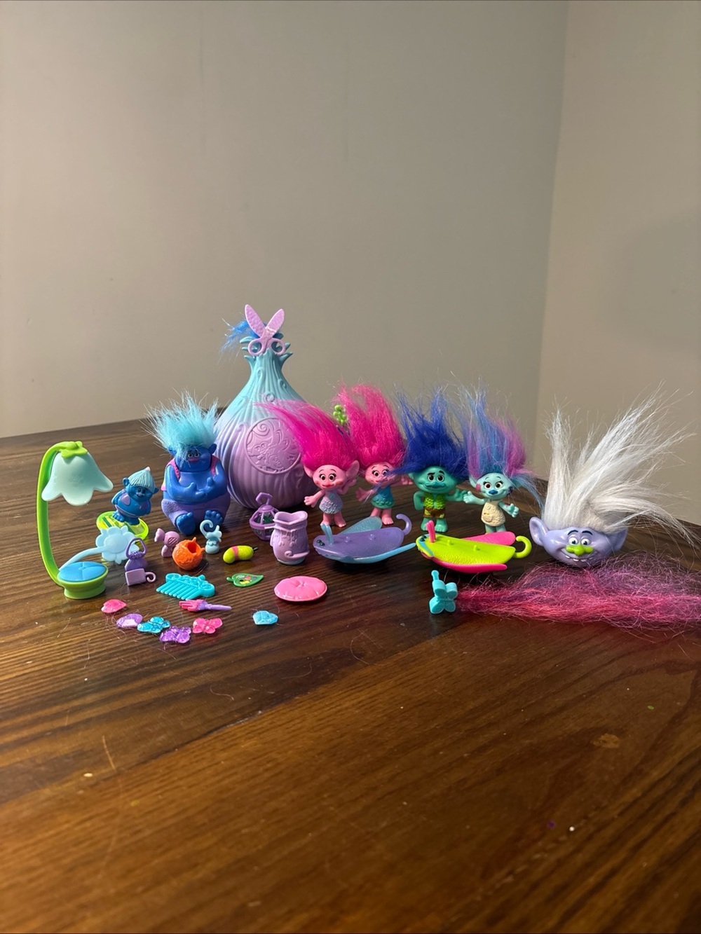 DreamWorks Trolls Figure Lot Poppy Branch Biggie Pod House Hair Accessories